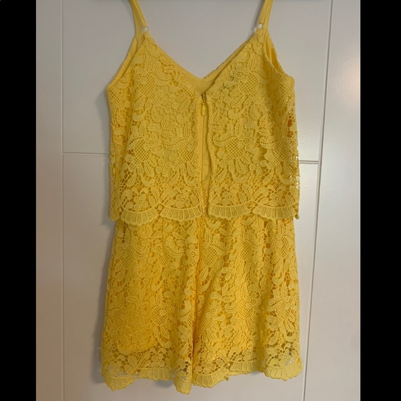 Yellow lace romper - Picture 3 of 4